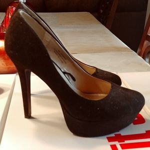 High heel pumps